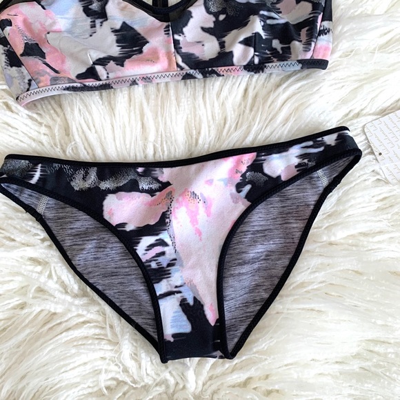 NEW✨Lululemon Reversible Swim Set - Picture 4 of 16